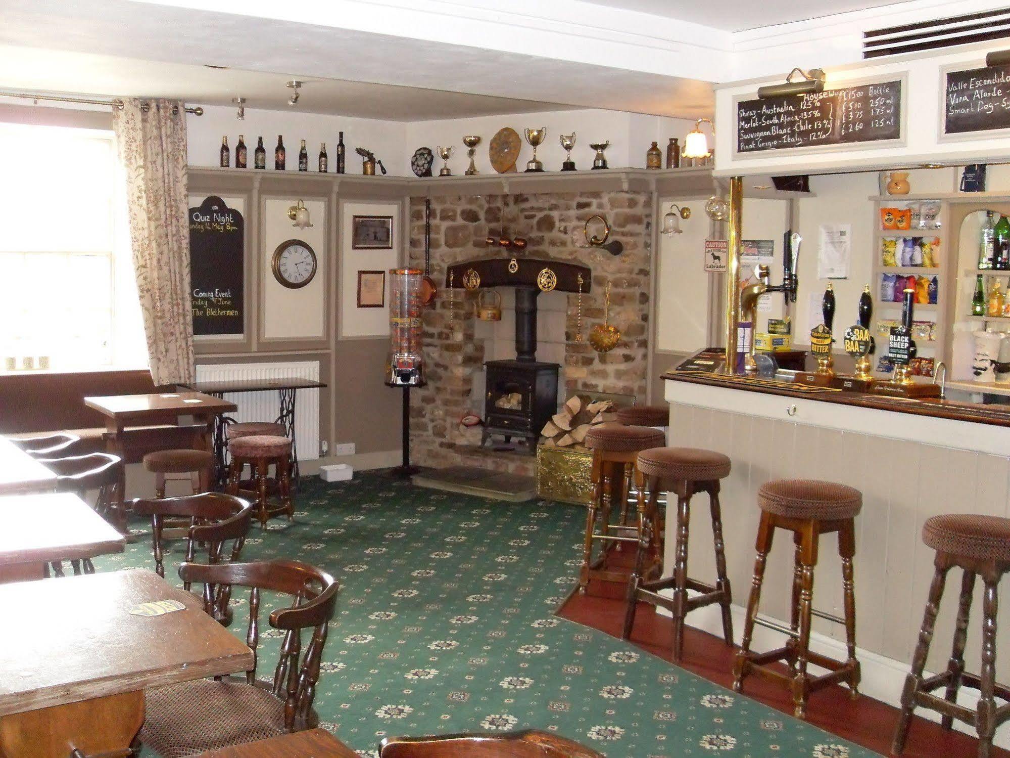 The Greyhound Inn Бедейл Экстерьер фото