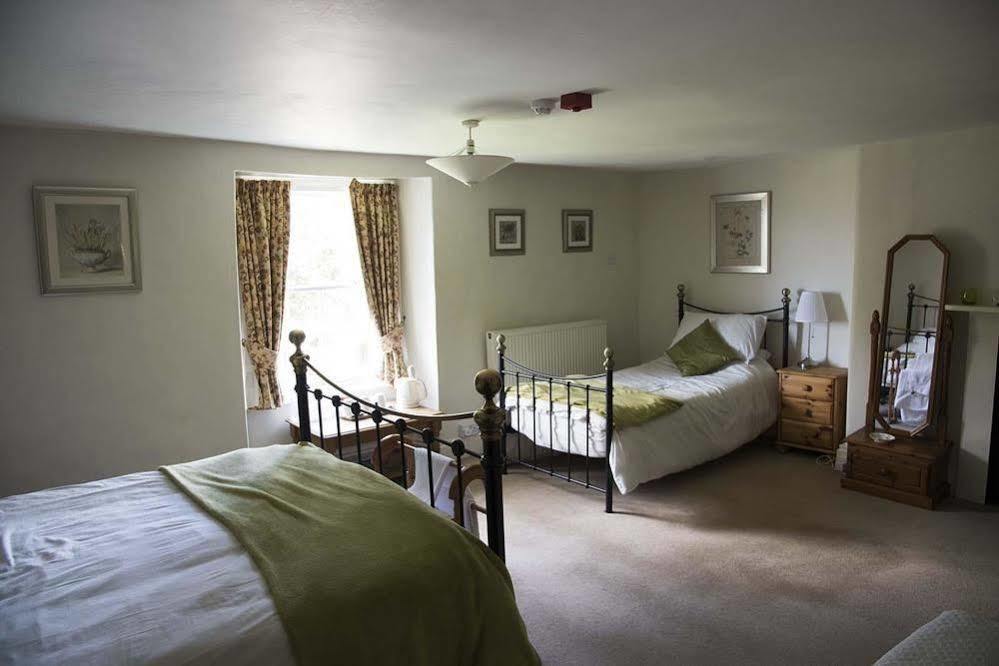 The Greyhound Inn Бедейл Экстерьер фото